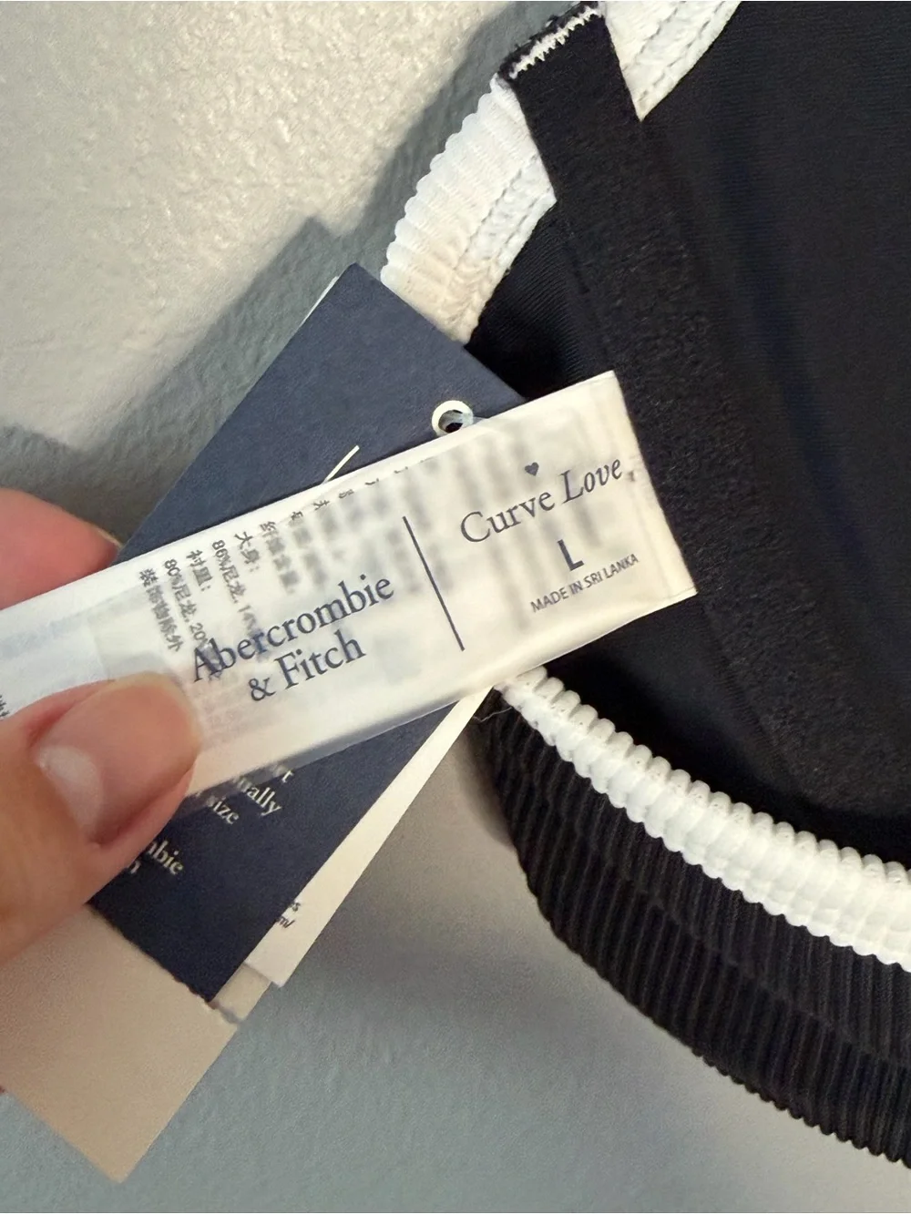 Abercrombie & Fitch 90s Clean Black and White Underwire Swimsuit Bikini Top
